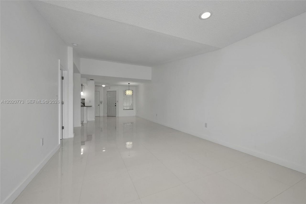 6720 NW 174th Ter, Unit F-18, Hialeah, FL 33015 Photo