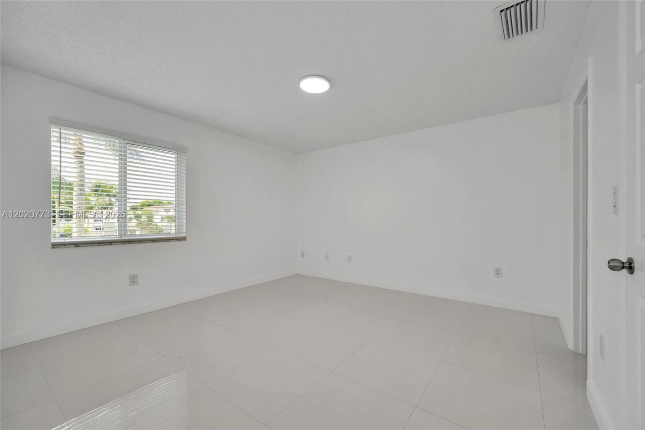 6720 NW 174th Ter, Unit F-18, Hialeah, FL 33015 Photo