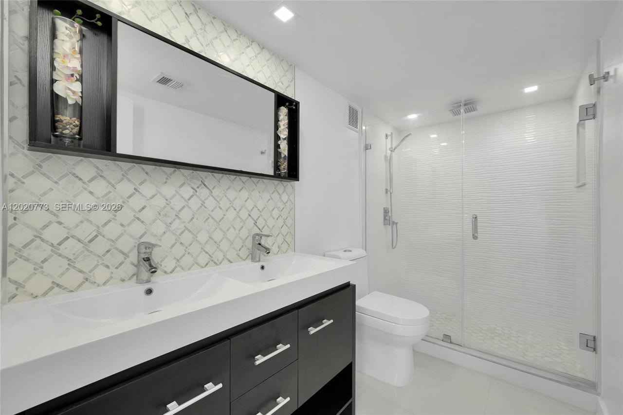 6720 NW 174th Ter, Unit F-18, Hialeah, FL 33015 Photo
