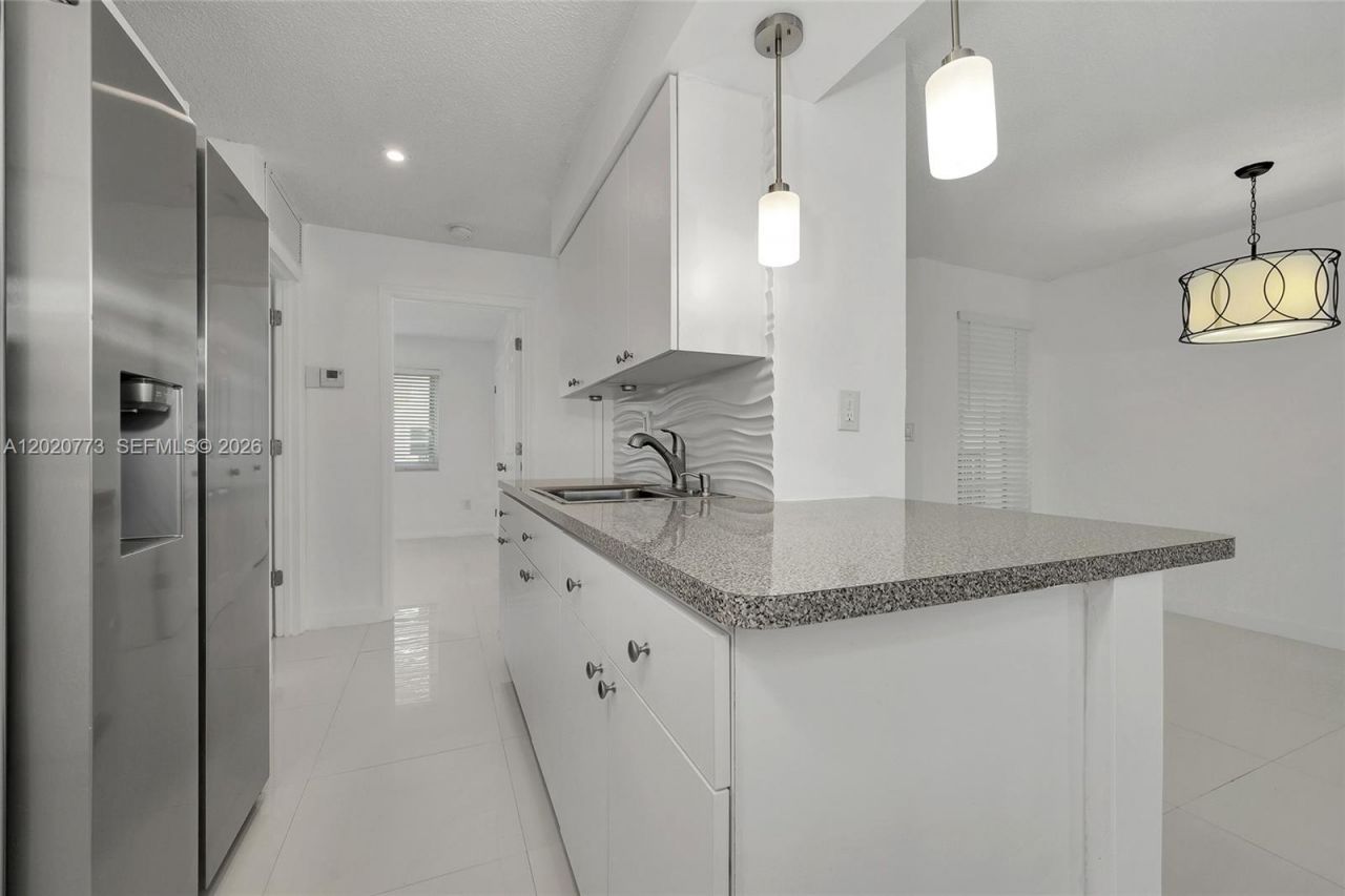 6720 NW 174th Ter, Unit F-18, Hialeah, FL 33015 Photo