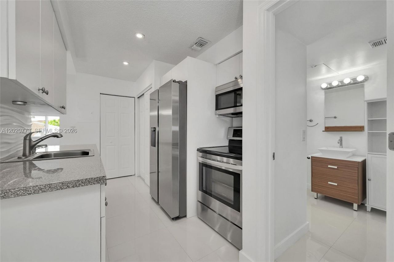 6720 NW 174th Ter, Unit F-18, Hialeah, FL 33015 Photo