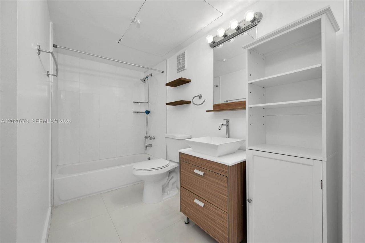 6720 NW 174th Ter, Unit F-18, Hialeah, FL 33015 Photo
