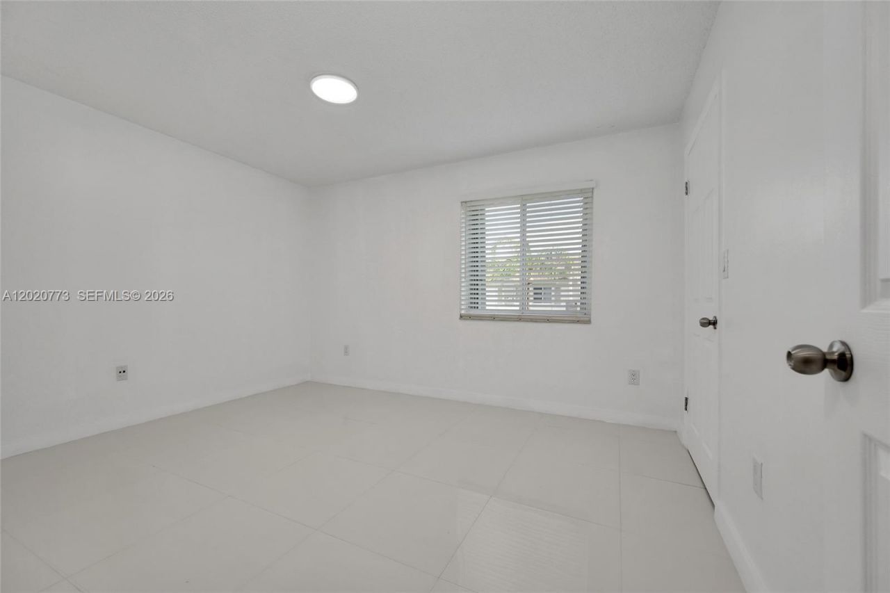6720 NW 174th Ter, Unit F-18, Hialeah, FL 33015 Photo