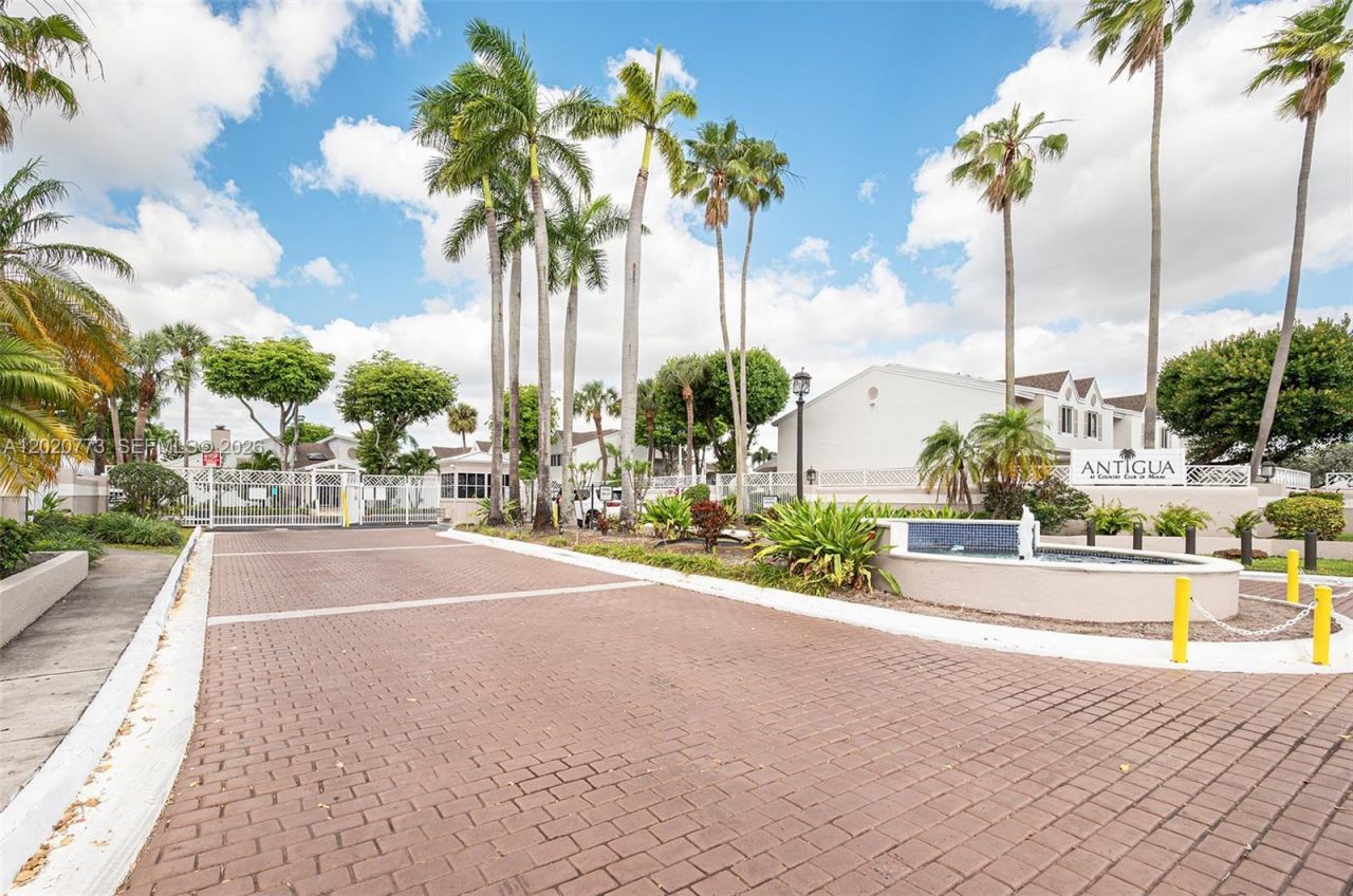 6720 NW 174th Ter, Unit F-18, Hialeah, FL 33015 Photo