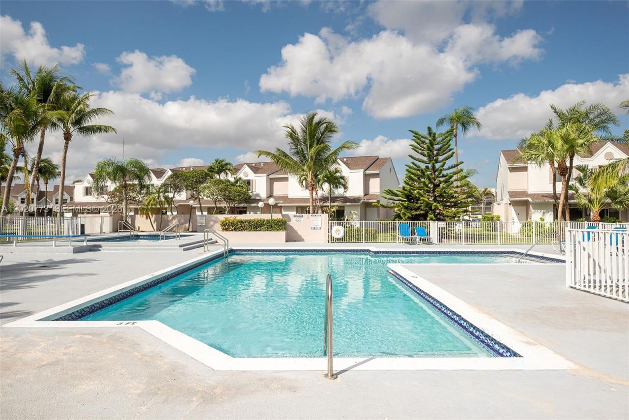 6720 NW 174th Ter, Unit F-18, Hialeah, FL 33015 Photo