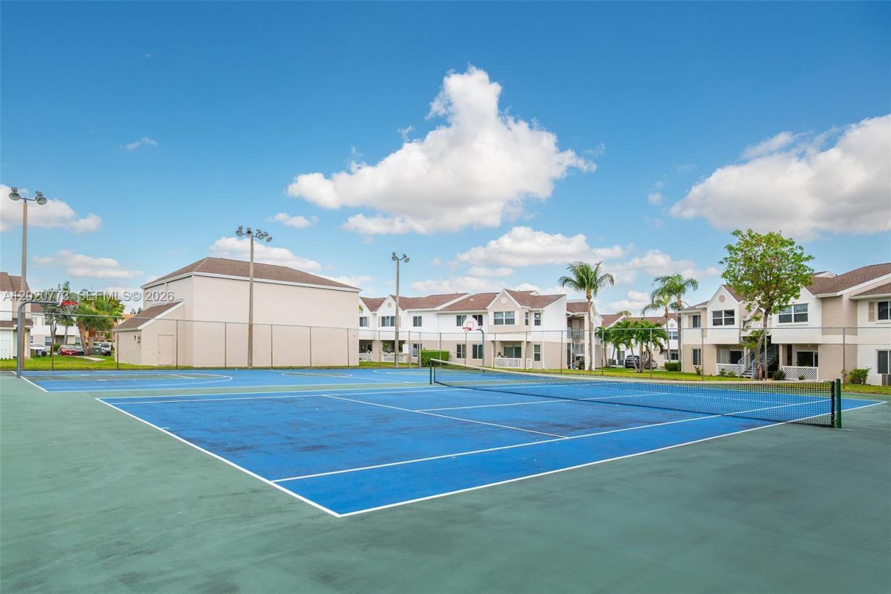 6720 NW 174th Ter, Unit F-18, Hialeah, FL 33015 Photo