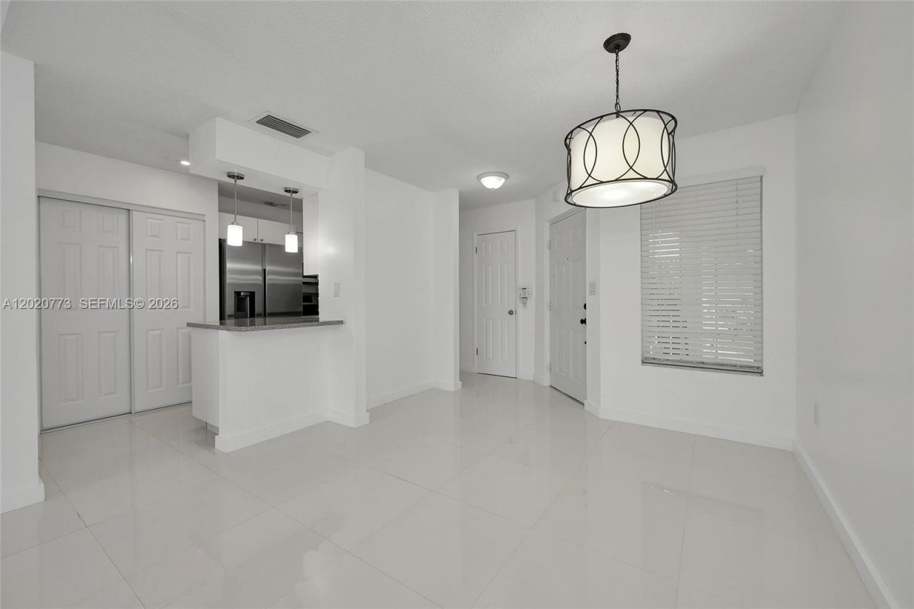 6720 NW 174th Ter, Unit F-18, Hialeah, FL 33015 Photo