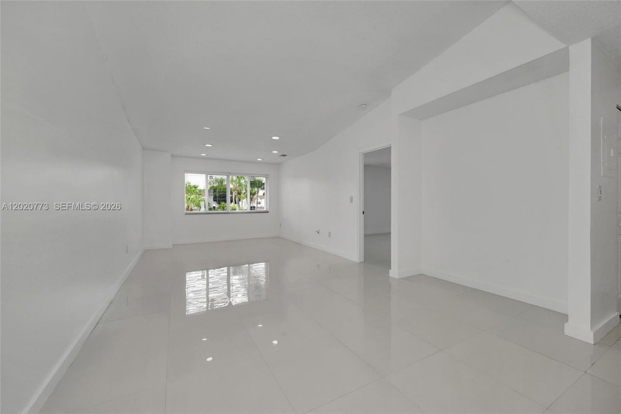 6720 NW 174th Ter, Unit F-18, Hialeah, FL 33015 Photo