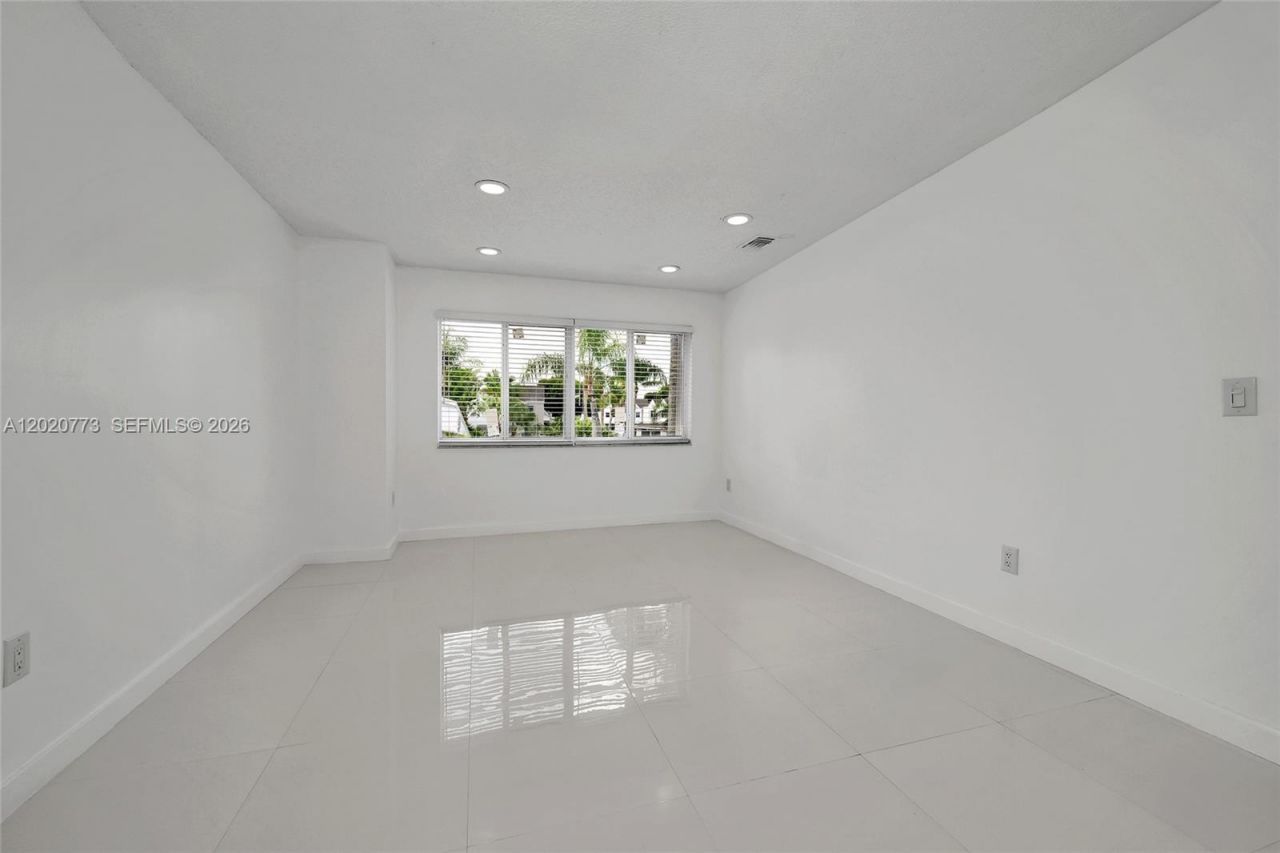6720 NW 174th Ter, Unit F-18, Hialeah, FL 33015 Photo