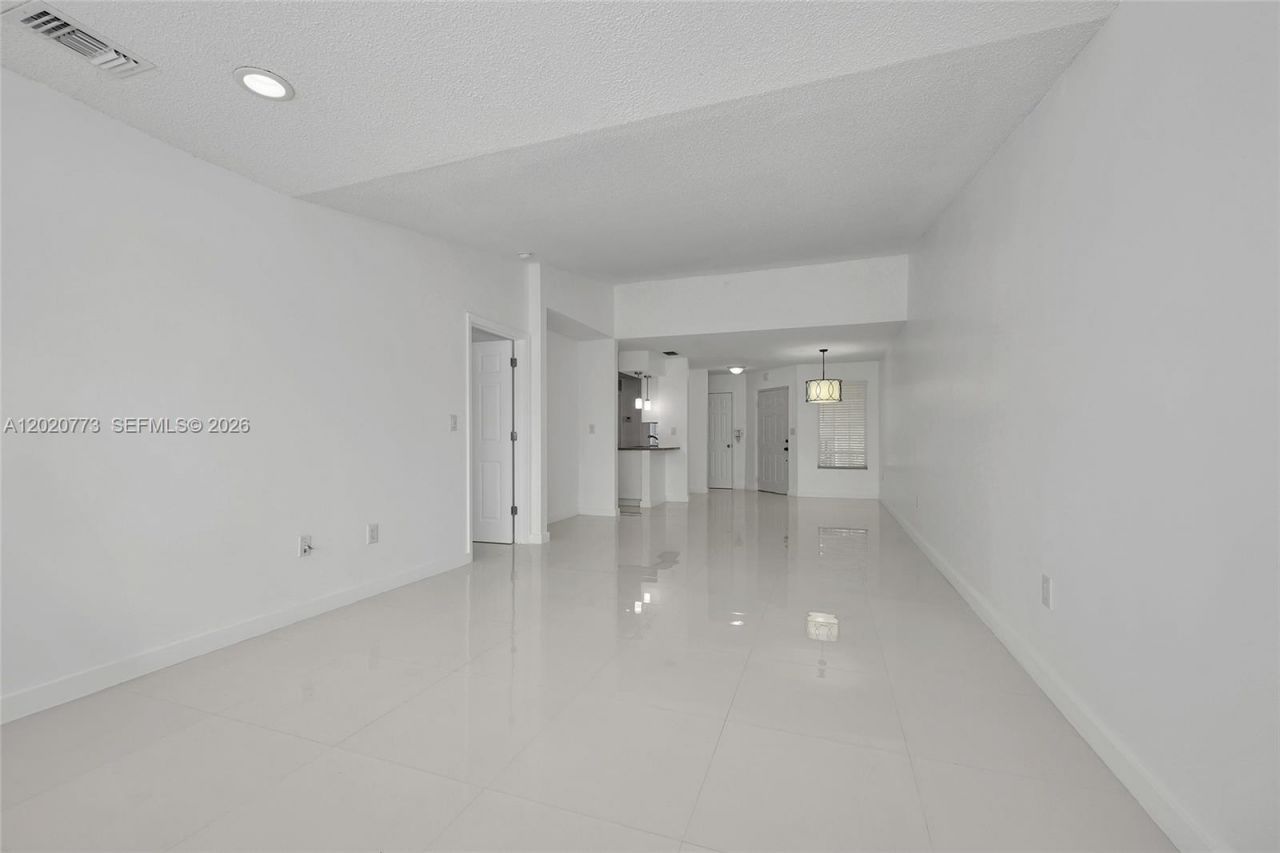6720 NW 174th Ter, Unit F-18, Hialeah, FL 33015 Photo