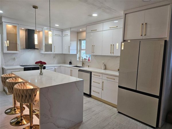 528 NW 10th St , Florida City, FL 33034