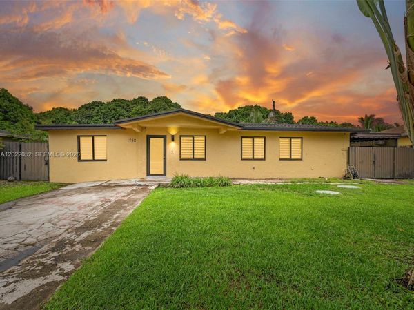 1752 NW 108th St , Miami, FL 33167