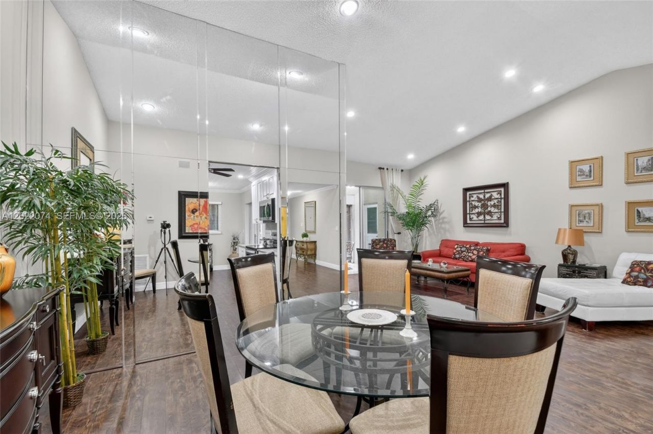 6989 Clover Ct, Lake Worth, FL 33467 Photo