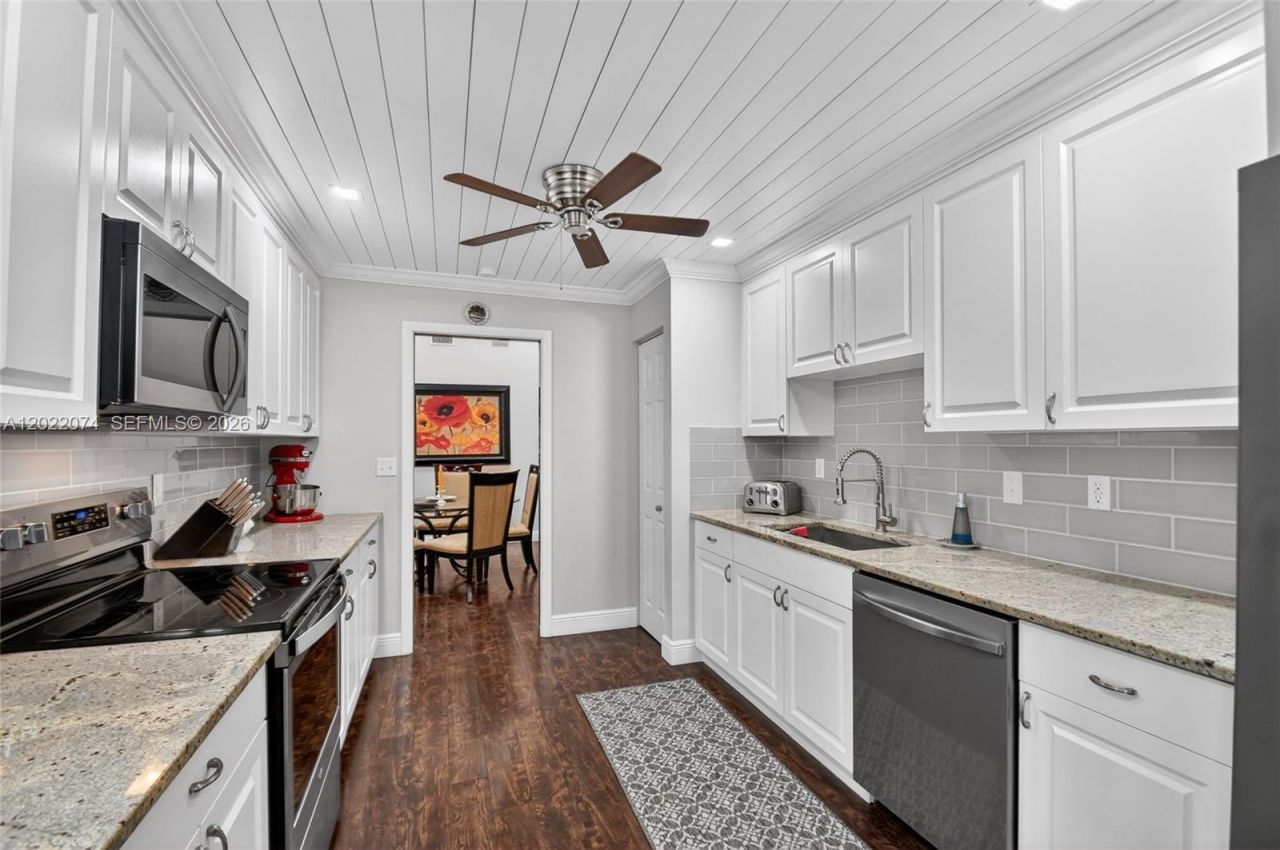6989 Clover Ct, Lake Worth, FL 33467 Photo