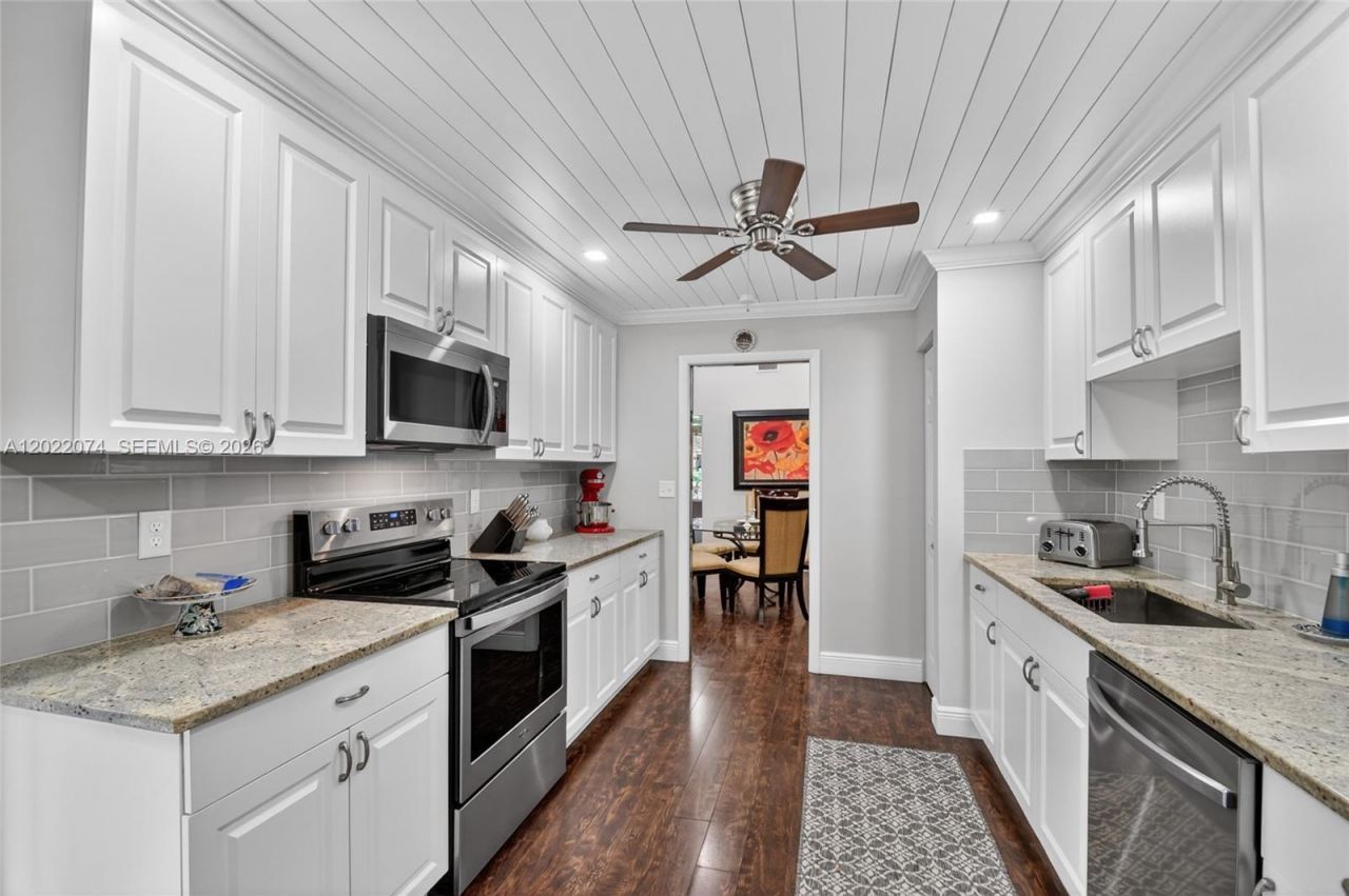 6989 Clover Ct, Lake Worth, FL 33467 Photo