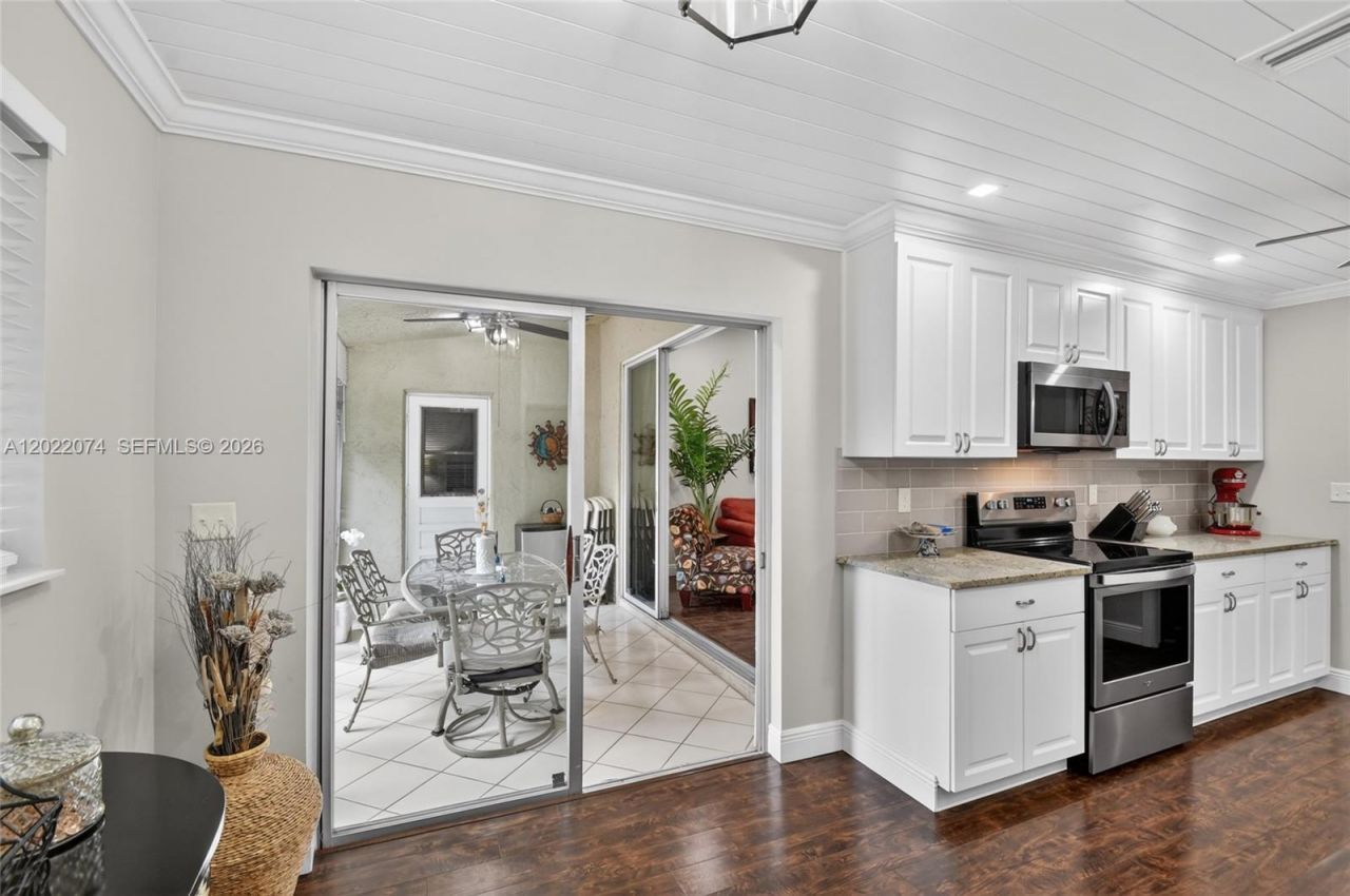 6989 Clover Ct, Lake Worth, FL 33467 Photo