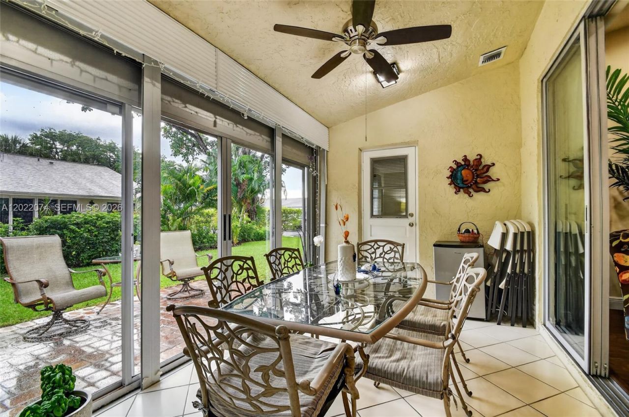 6989 Clover Ct, Lake Worth, FL 33467 Photo