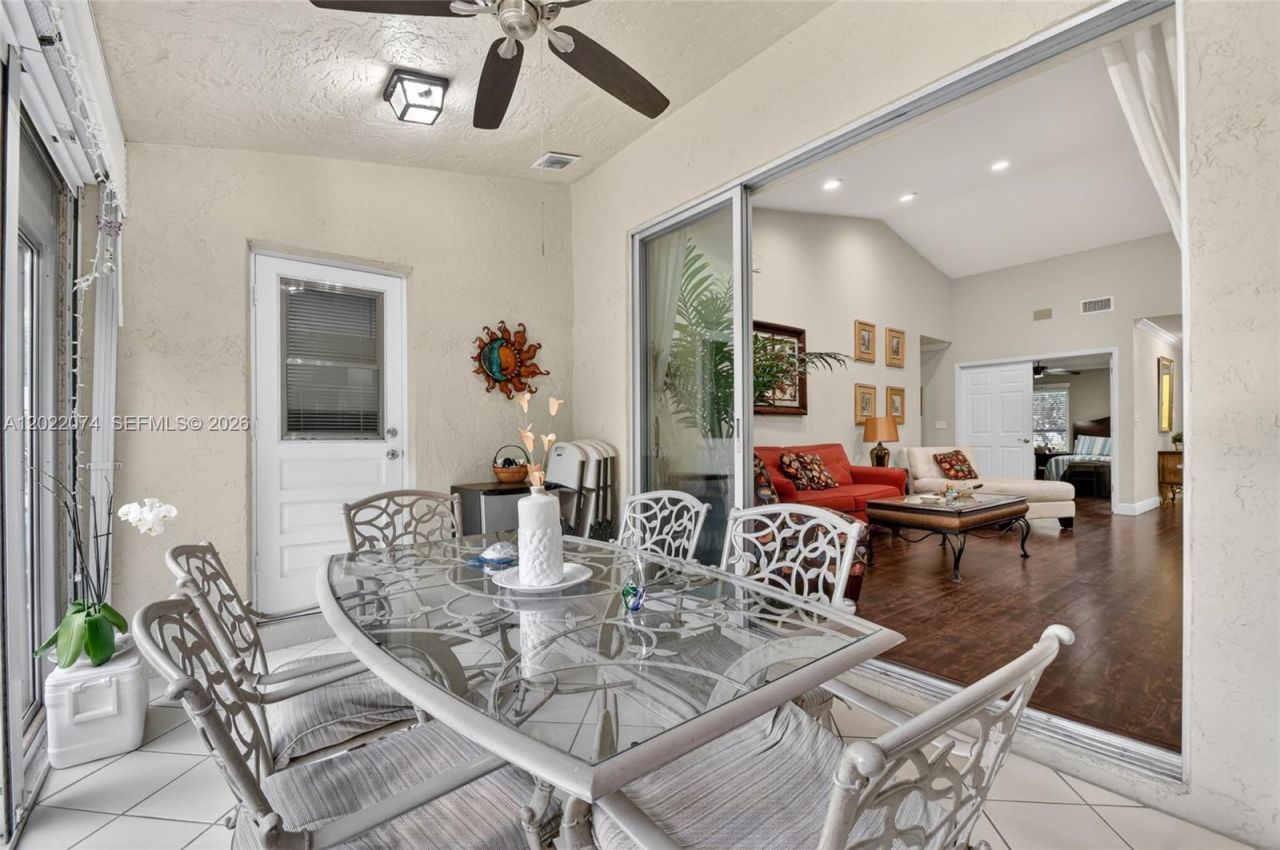 6989 Clover Ct, Lake Worth, FL 33467 Photo