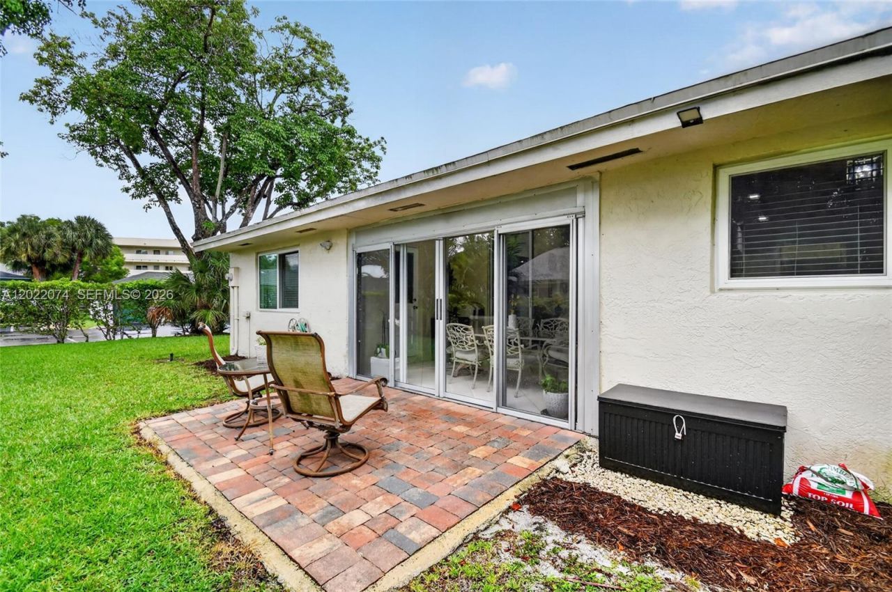 6989 Clover Ct, Lake Worth, FL 33467 Photo