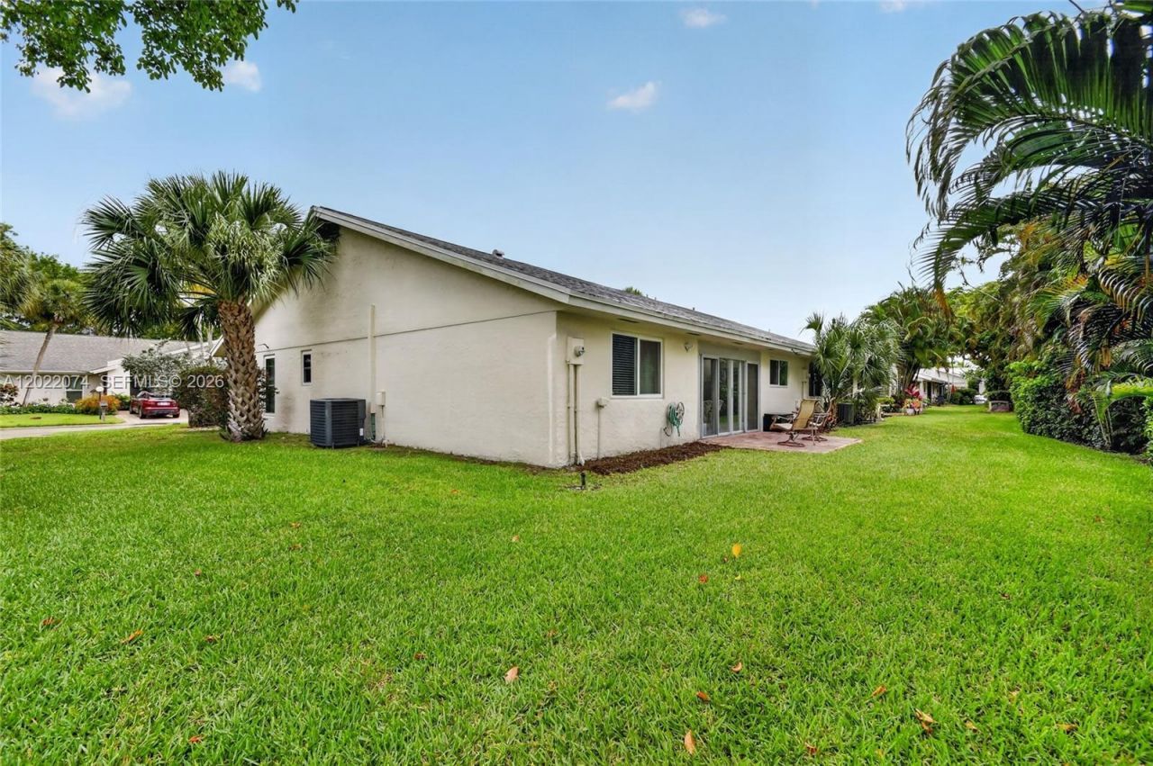 6989 Clover Ct, Lake Worth, FL 33467 Photo