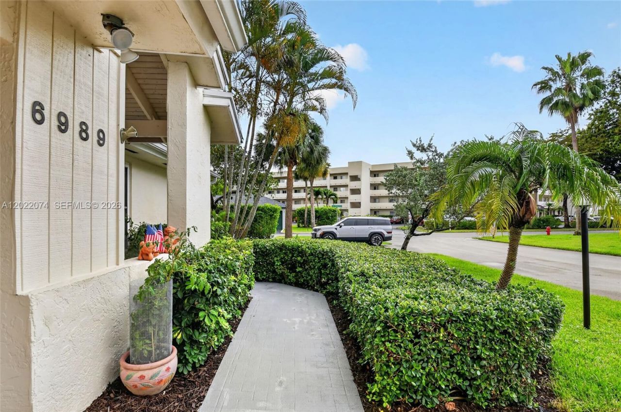 6989 Clover Ct, Lake Worth, FL 33467 Photo