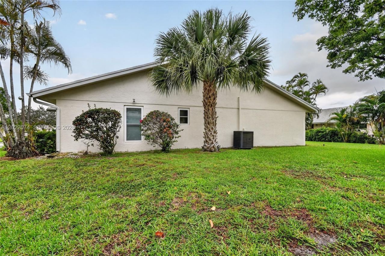 6989 Clover Ct, Lake Worth, FL 33467 Photo