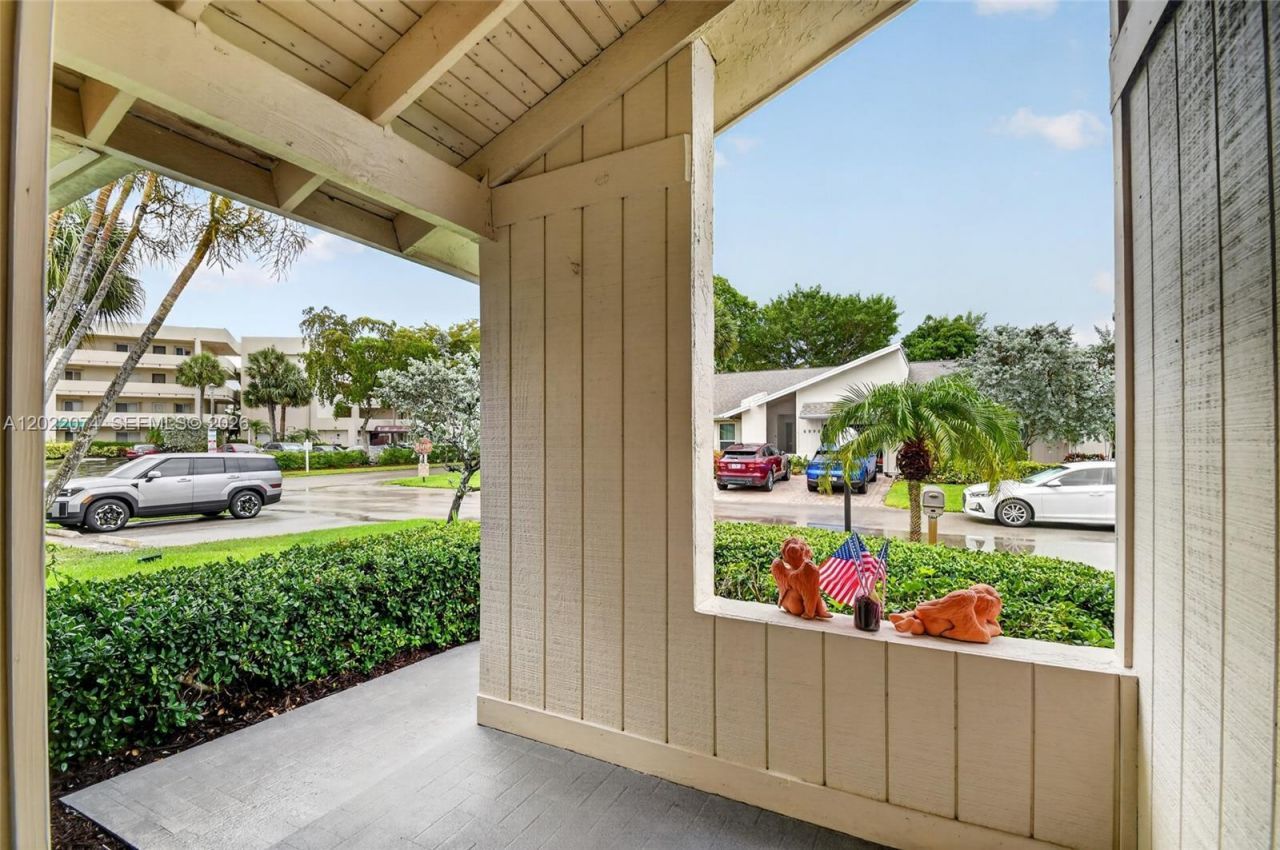 6989 Clover Ct, Lake Worth, FL 33467 Photo