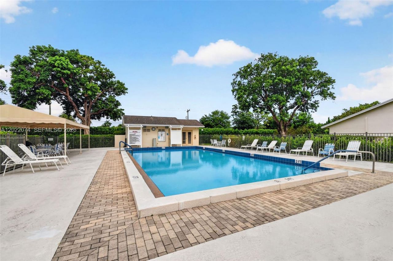 6989 Clover Ct, Lake Worth, FL 33467 Photo