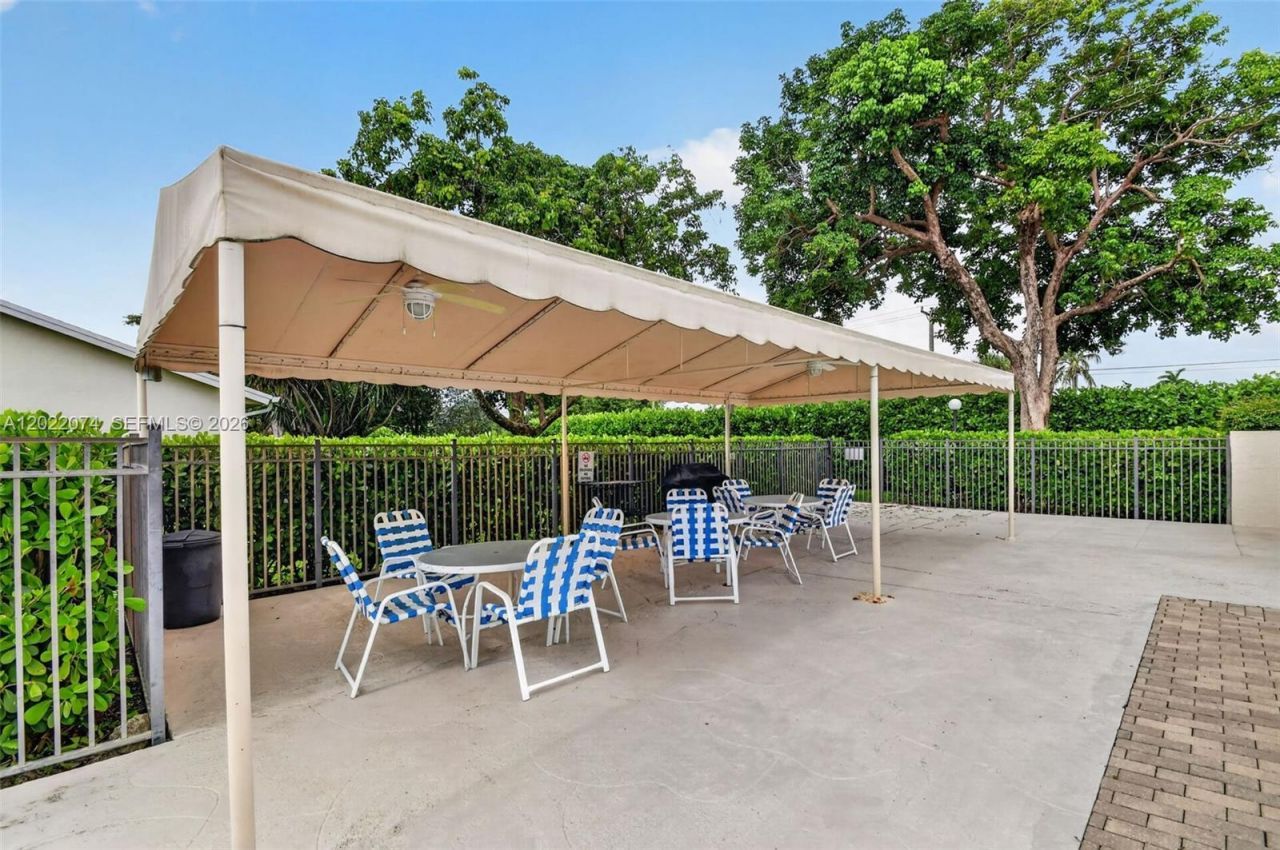 6989 Clover Ct, Lake Worth, FL 33467 Photo
