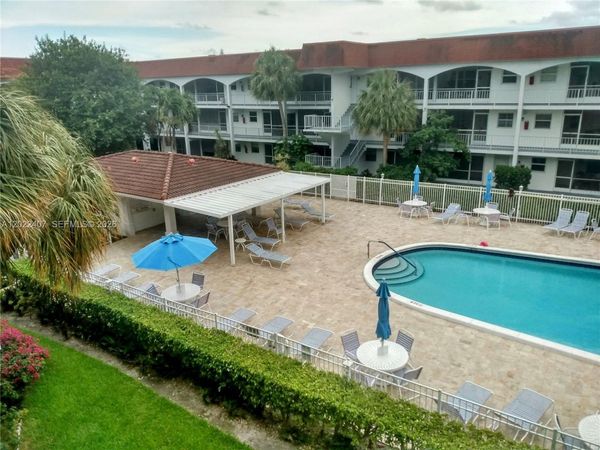 581 Blue Heron Dr, Unit 315-B, Hallandale Beach, FL 33009