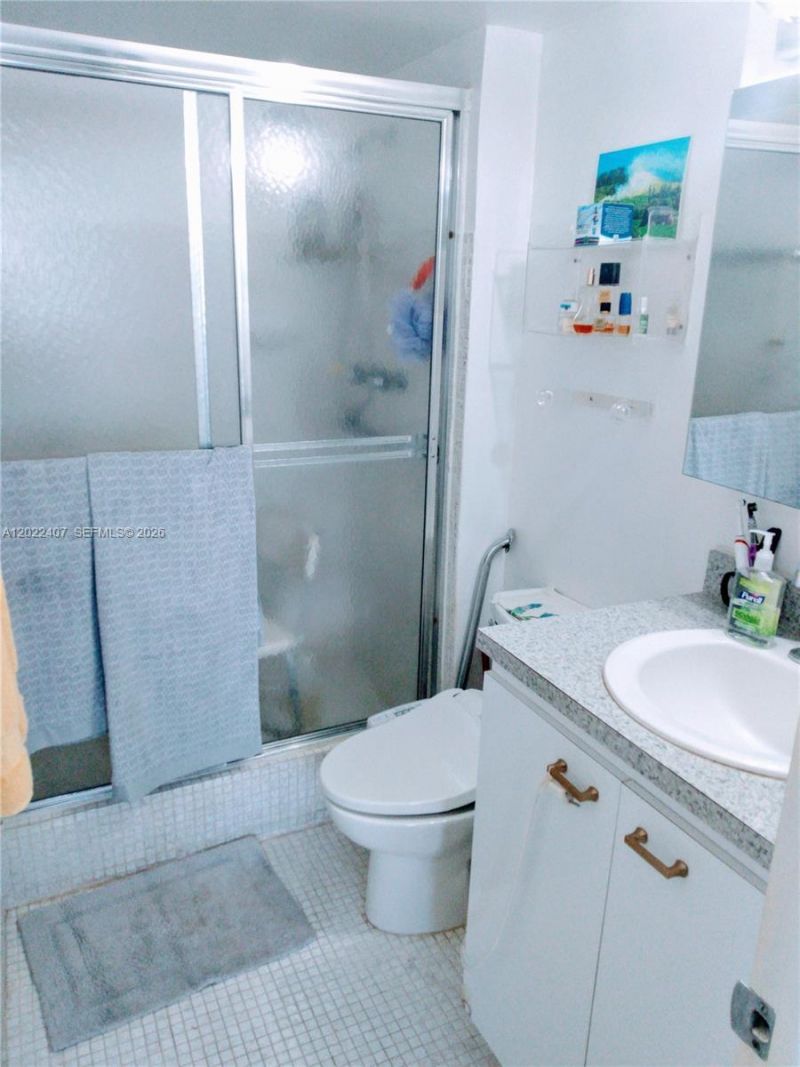 581 Blue Heron Dr, Unit 315-B, Hallandale Beach, FL 33009 Photo
