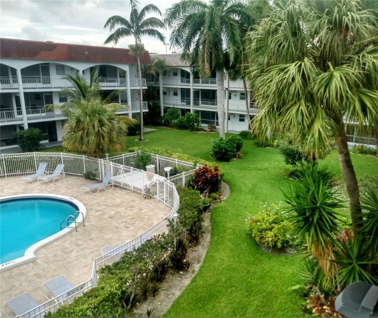 581 Blue Heron Dr , Unit 315-B, Hallandale Beach, FL 33009 Photo