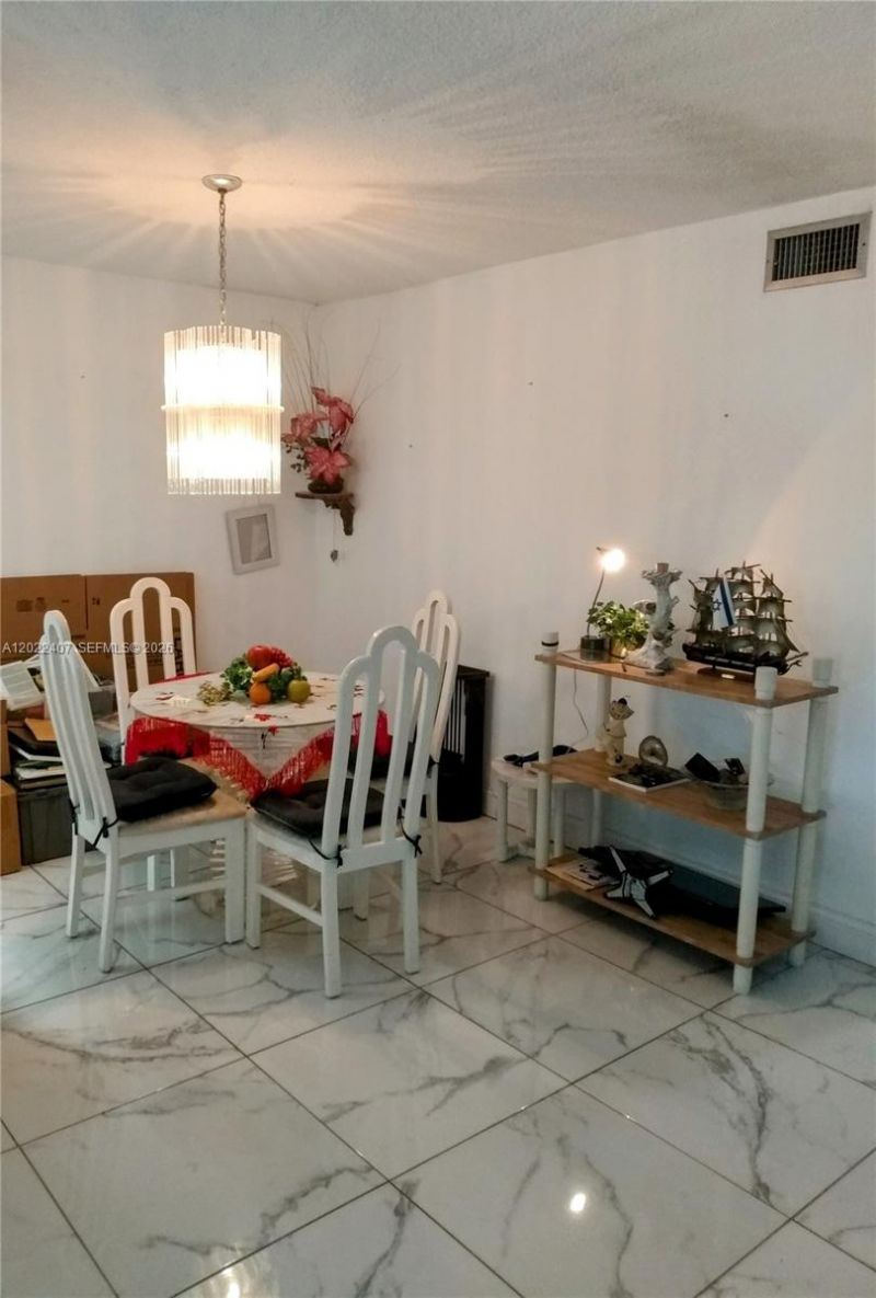 581 Blue Heron Dr, Unit 315-B, Hallandale Beach, FL 33009 Photo