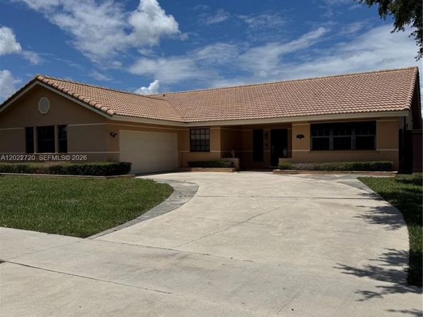 6950 W Wedgewood Ave , Davie, FL 33331