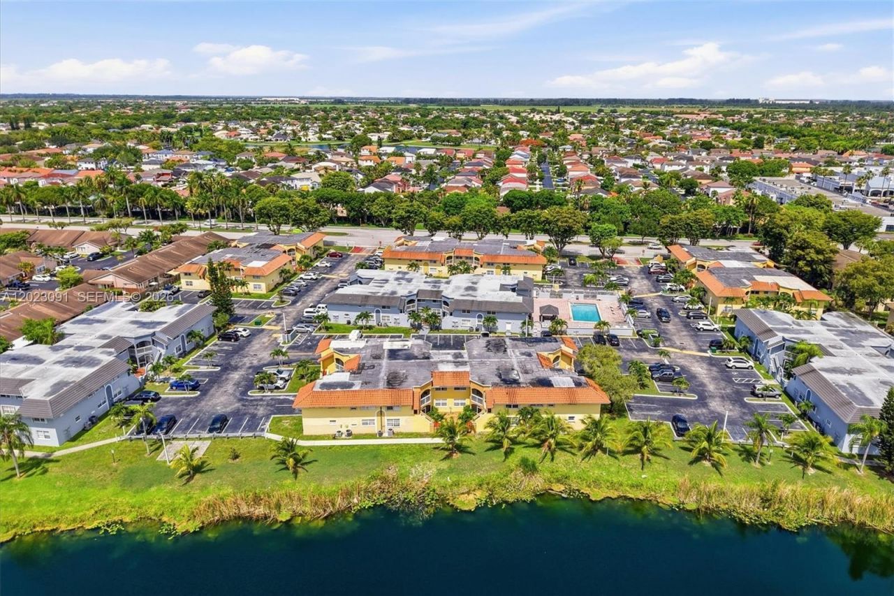 15635 SW 74th Cir Dr , Unit 11, Miami, FL 33193 Photo