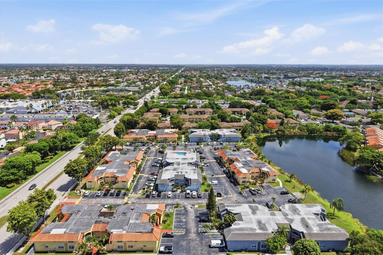 15635 SW 74th Cir Dr , Unit 11, Miami, FL 33193 Photo