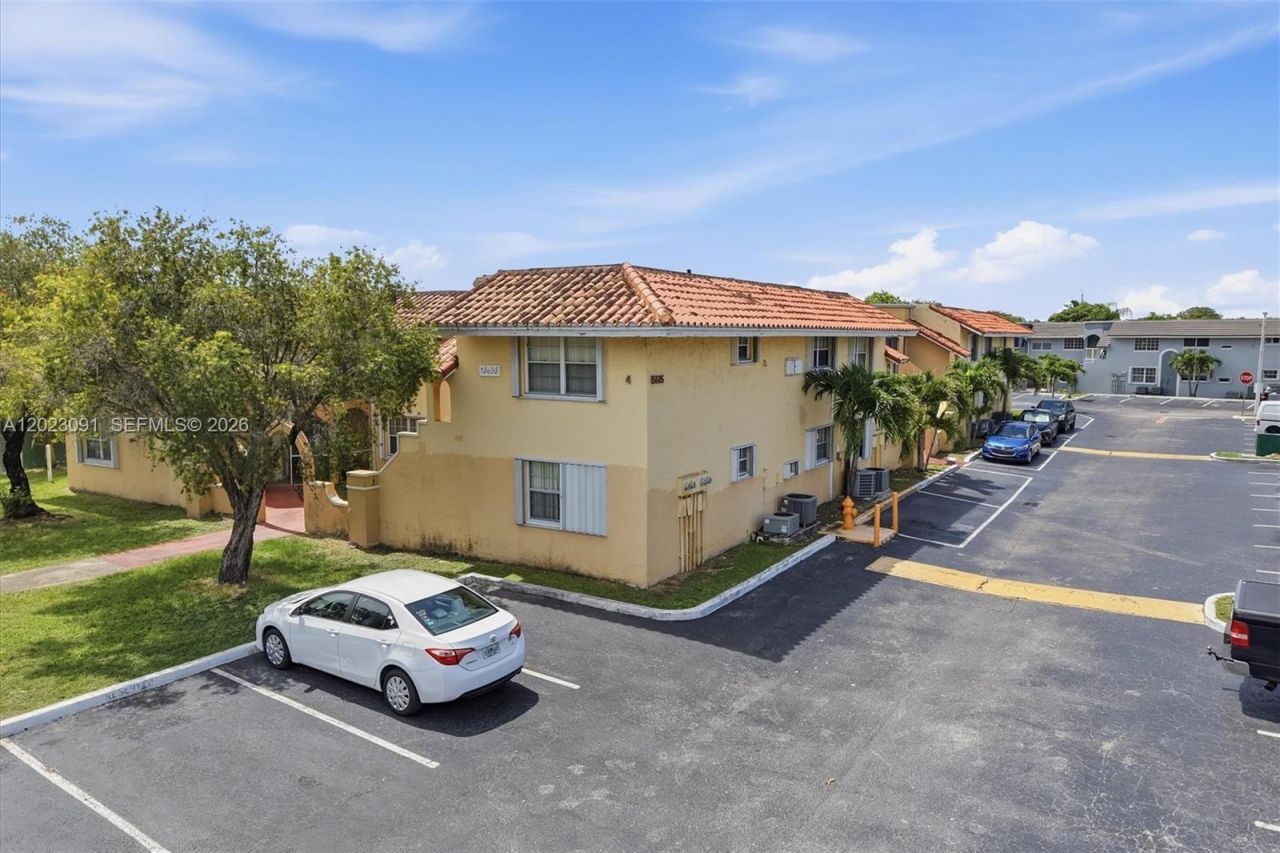 15635 SW 74th Cir Dr , Unit 11, Miami, FL 33193 Photo