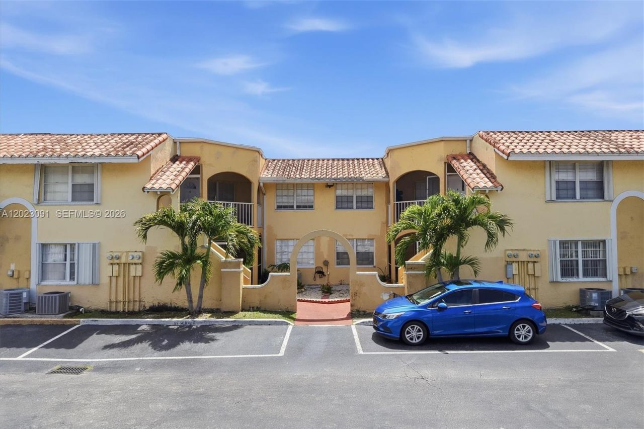 15635 SW 74th Cir Dr , Unit 11, Miami, FL 33193 Photo