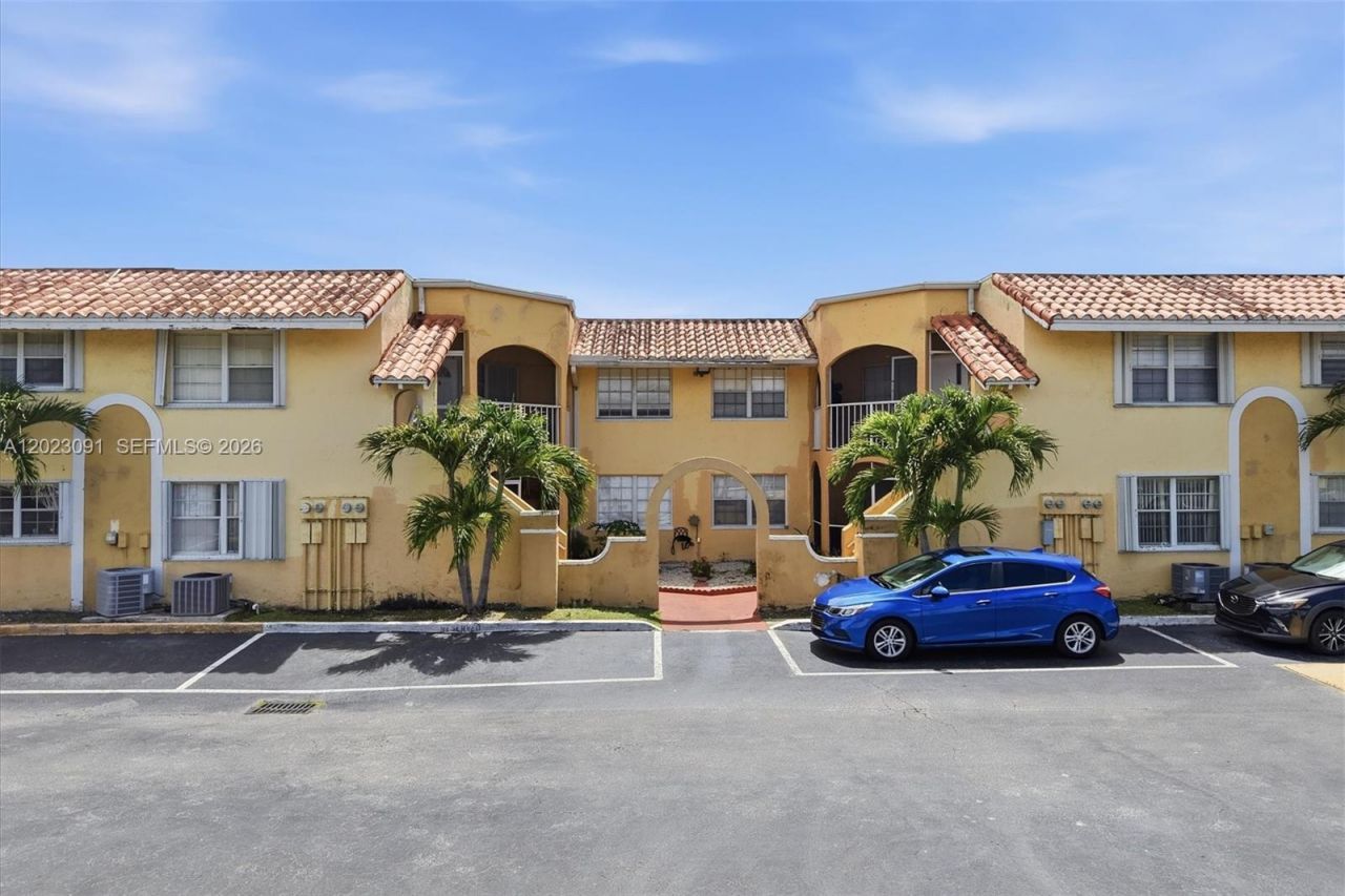 15635 SW 74th Cir Dr , Unit 11, Miami, FL 33193 Photo