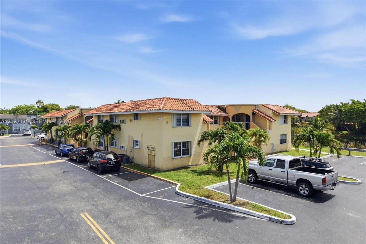 15635 SW 74th Cir Dr , Unit 11, Miami, FL 33193 Photo