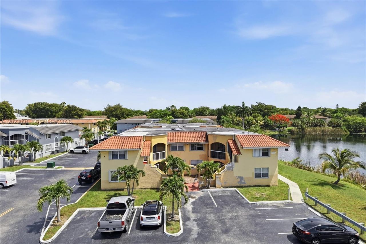 15635 SW 74th Cir Dr , Unit 11, Miami, FL 33193 Photo