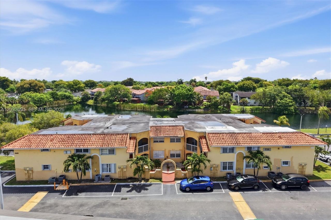 15635 SW 74th Cir Dr , Unit 11, Miami, FL 33193 Photo