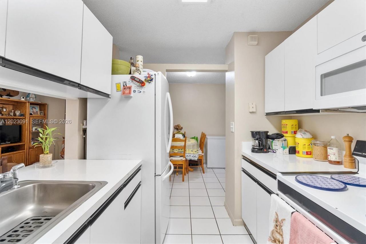 15635 SW 74th Cir Dr , Unit 11, Miami, FL 33193 Photo