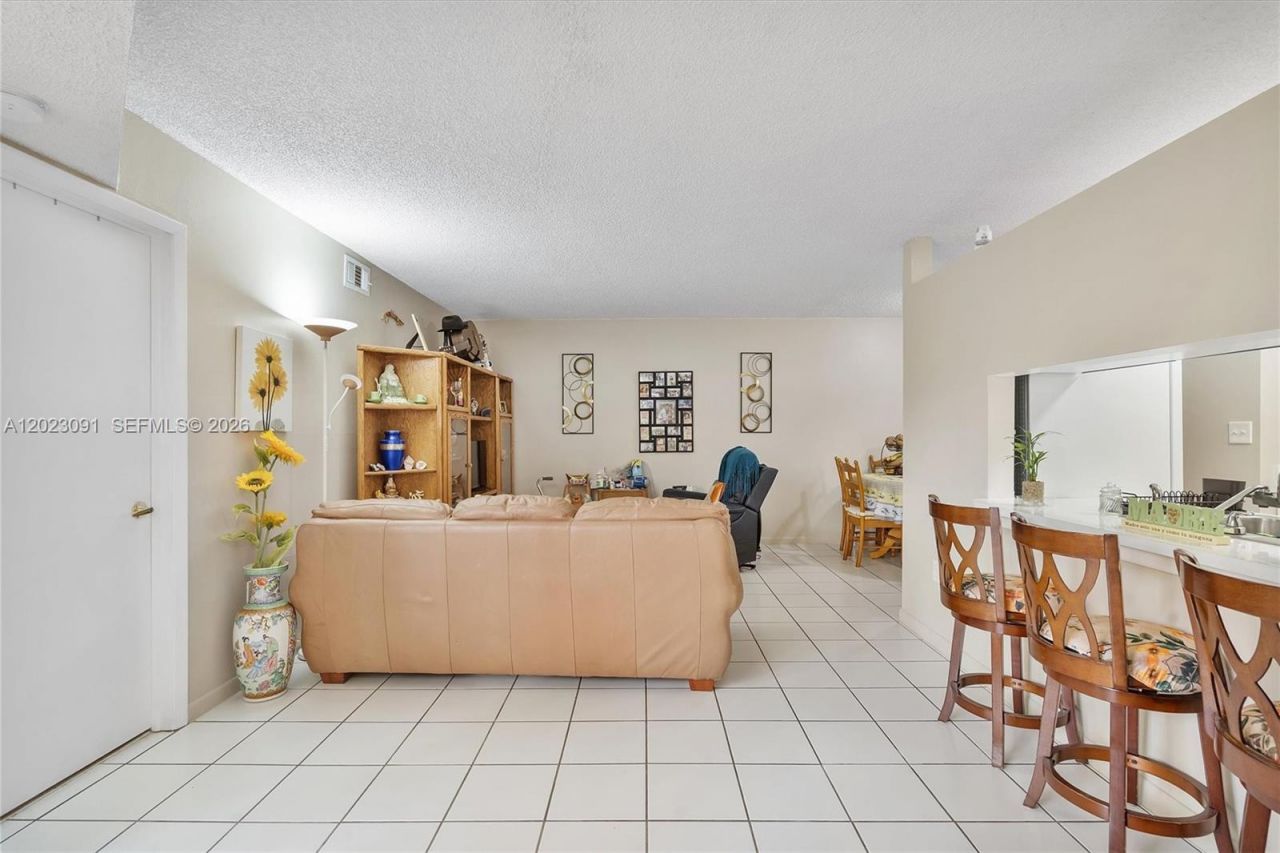 15635 SW 74th Cir Dr , Unit 11, Miami, FL 33193 Photo
