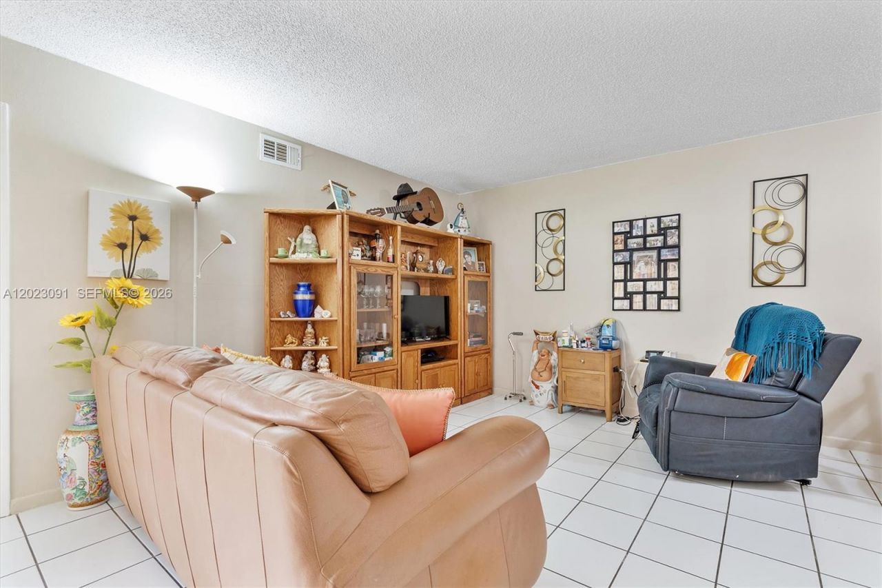 15635 SW 74th Cir Dr , Unit 11, Miami, FL 33193 Photo