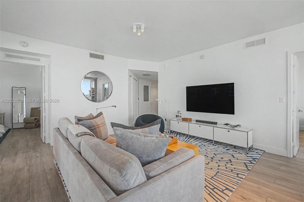 488 NE 18th St , Unit 3101, Miami, FL 33132 Photo