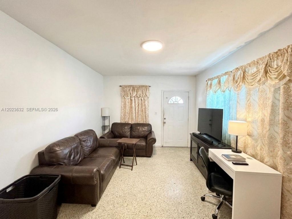 130 NW 16th Ave , Miami, FL 33125 Photo