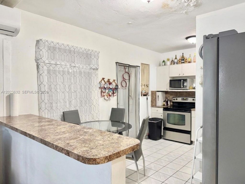 130 NW 16th Ave , Miami, FL 33125 Photo