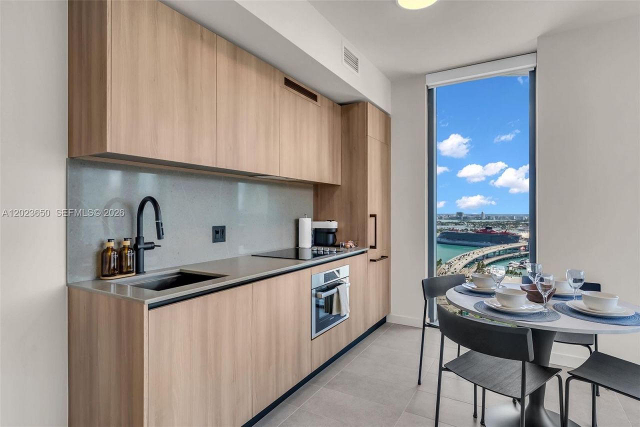121 NE 5th St , Unit 3401, Miami, FL 33132 Photo