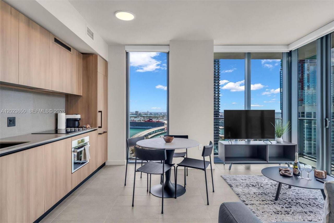 121 NE 5th St , Unit 3401, Miami, FL 33132 Photo